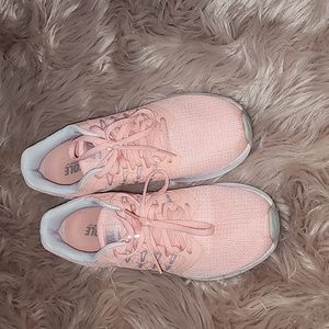 NIKE Run Swift peachy pink